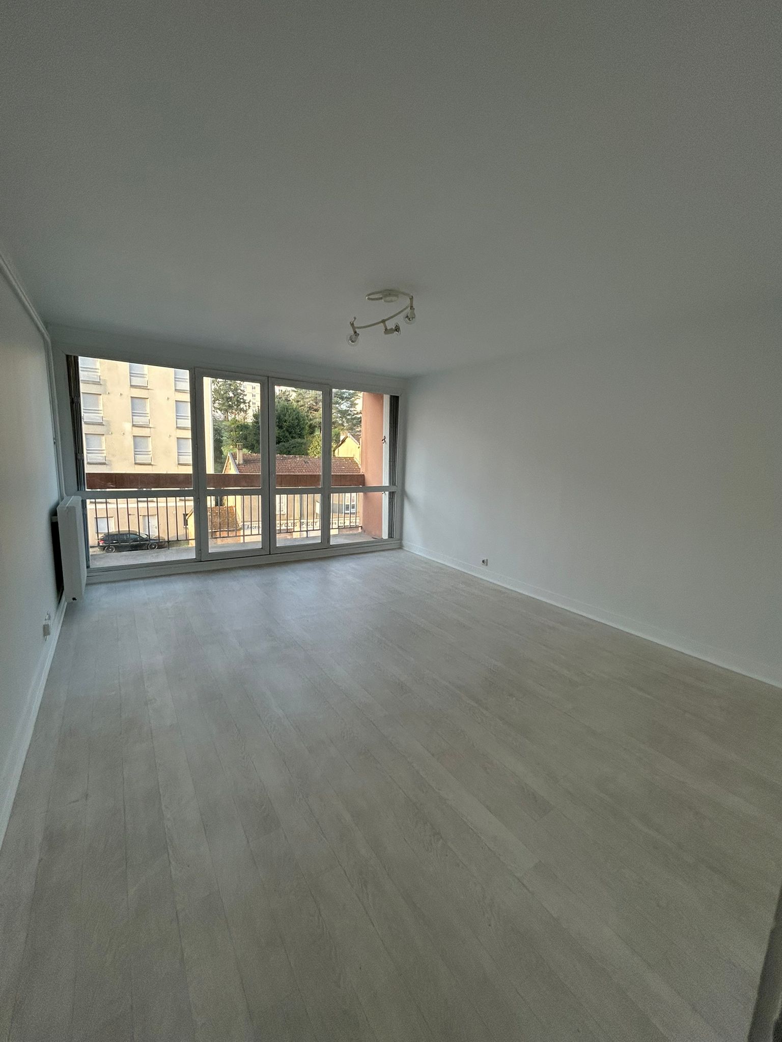 Salon appartement rénové BRIVE LA GAILLARDE